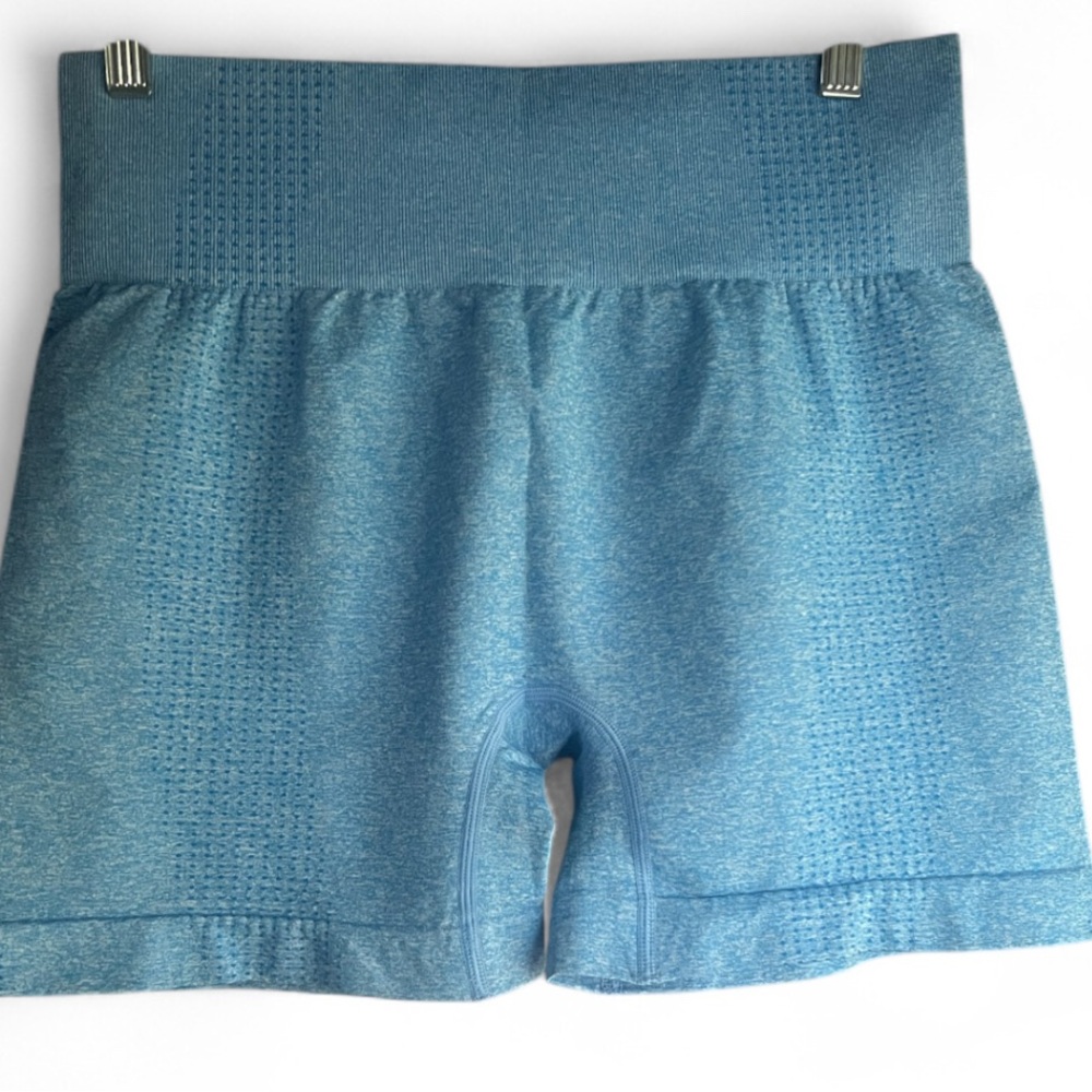 47. NEW AHLW Women’s Seamless Athletic Shorts - Picture 2 of 2